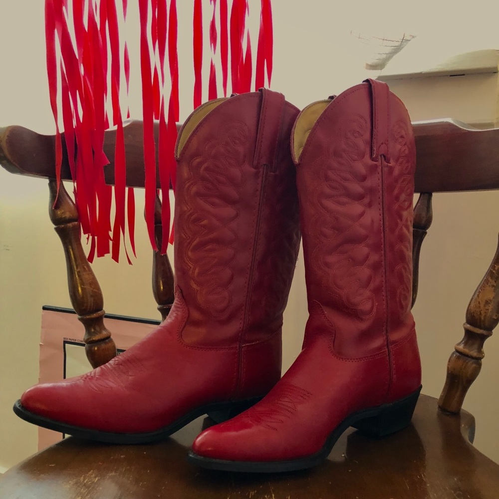 cowboy/cowgirl boots